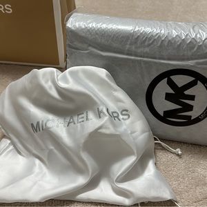 Michael Kors Large Should bag with zipper divider inside